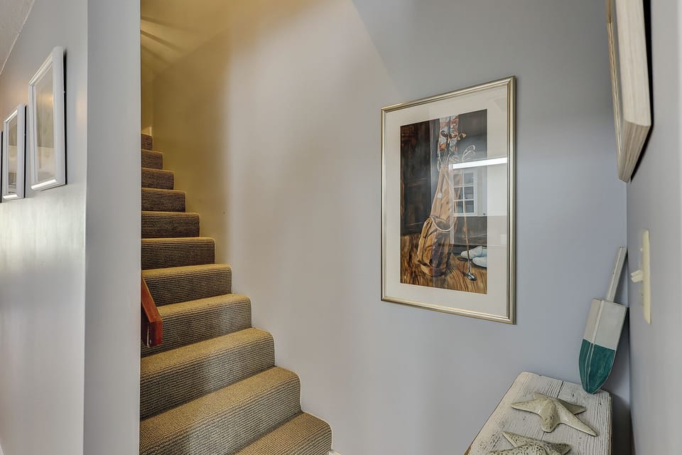 Stairs to 2nd Level
