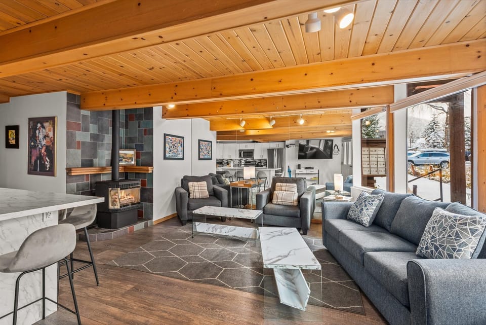 Condo, 3 Bedrooms | Living area | Smart TV