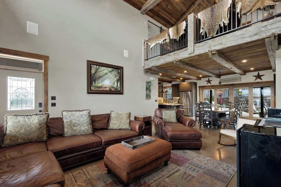 Spacious and comfortable living room in the West End Lodge.