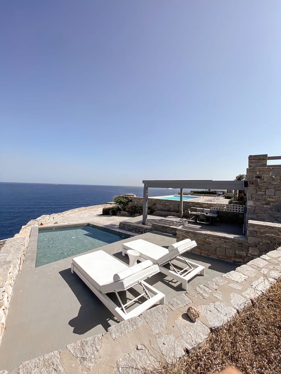Sea & pool view
