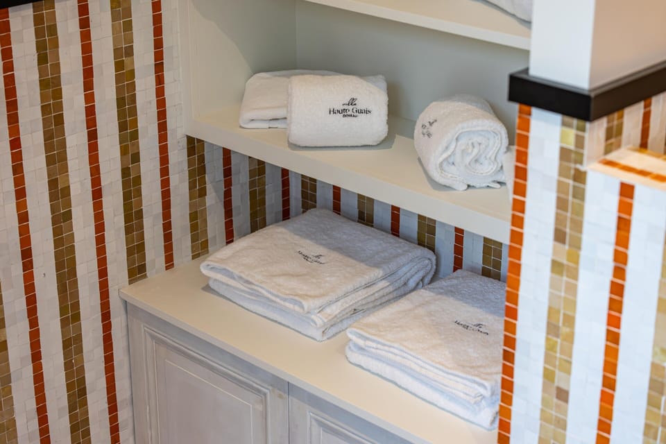 Luxury Double or Twin Room, Ensuite, Ocean View ("Henrietta") | Room amenity