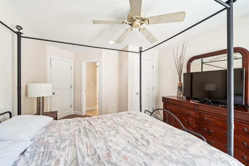 middle level-bedroom 4-_elm0261