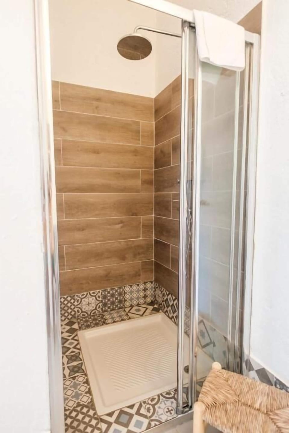 Standard Double Room | Bathroom | Hair dryer, towels, soap, shampoo