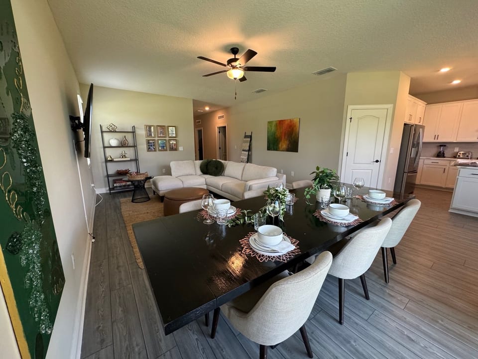 Dining / Living Room IMG 5949N