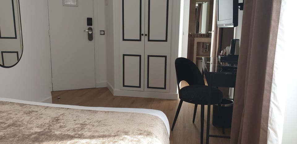 Superior Double Room | 1 bedroom, premium bedding, in-room safe, blackout drapes