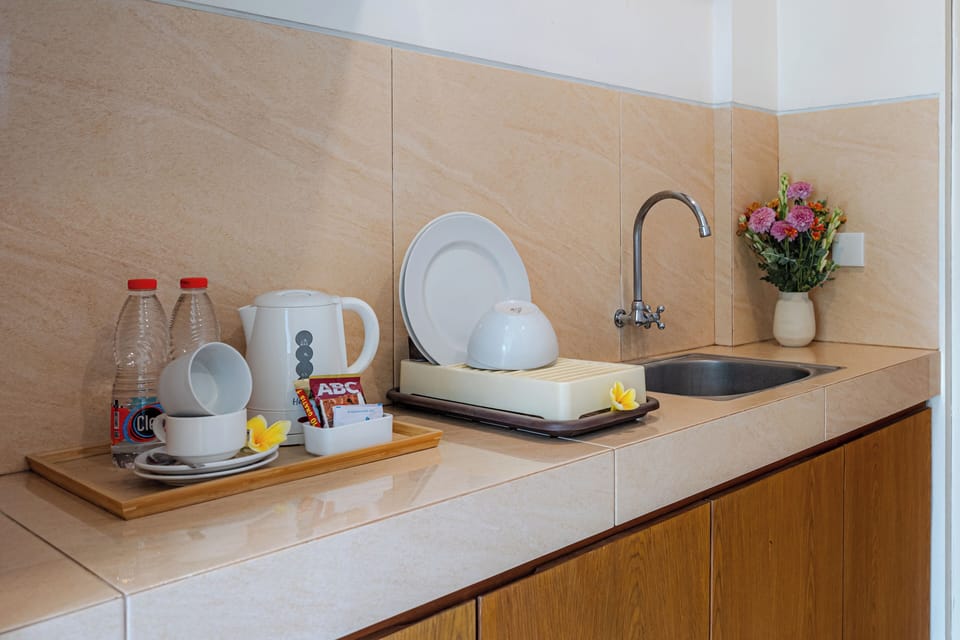 Executive Suite, Balcony | Premium bedding, minibar, in-room safe, desk
