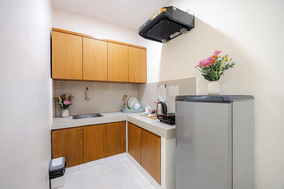 Signature Suite, Kitchen | Premium bedding, minibar, in-room safe, desk
