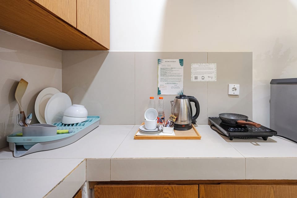 Signature Suite, Kitchen | Premium bedding, minibar, in-room safe, desk