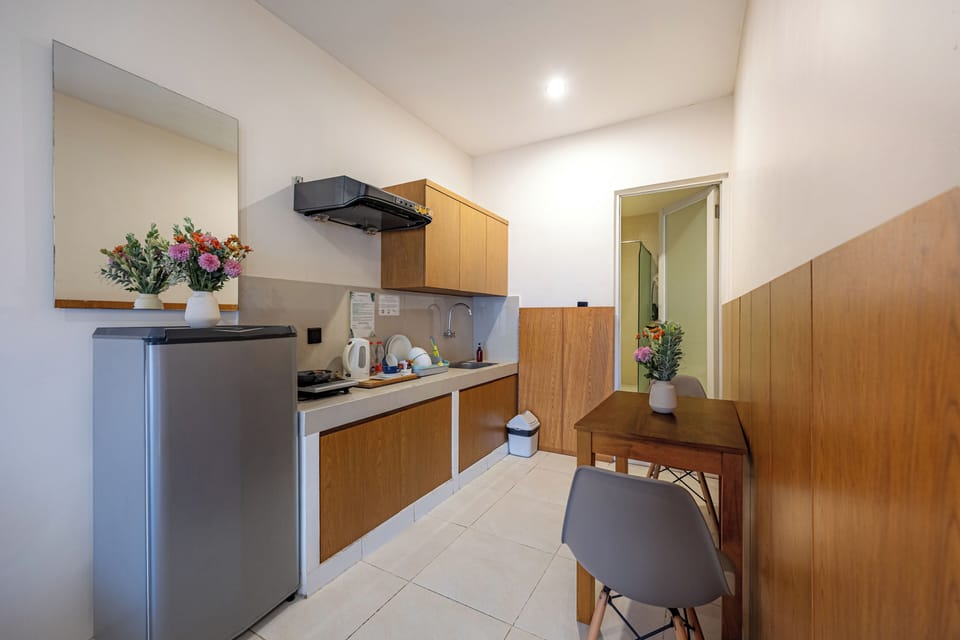 Signature Suite, Kitchen | Private kitchen | Fridge, coffee/tea maker, electric kettle