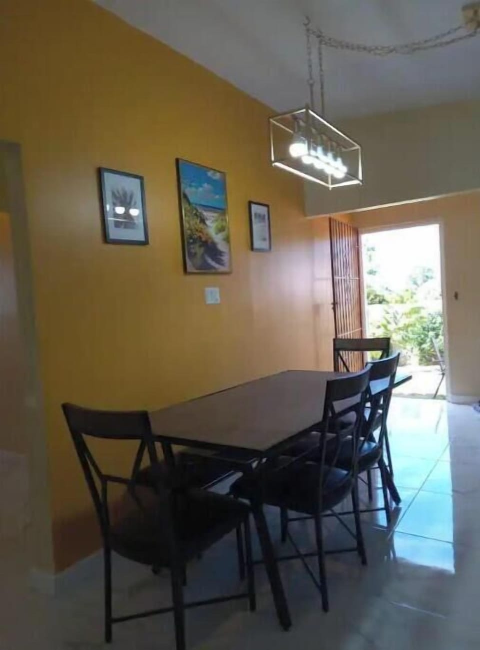 Dining area with Modern Table