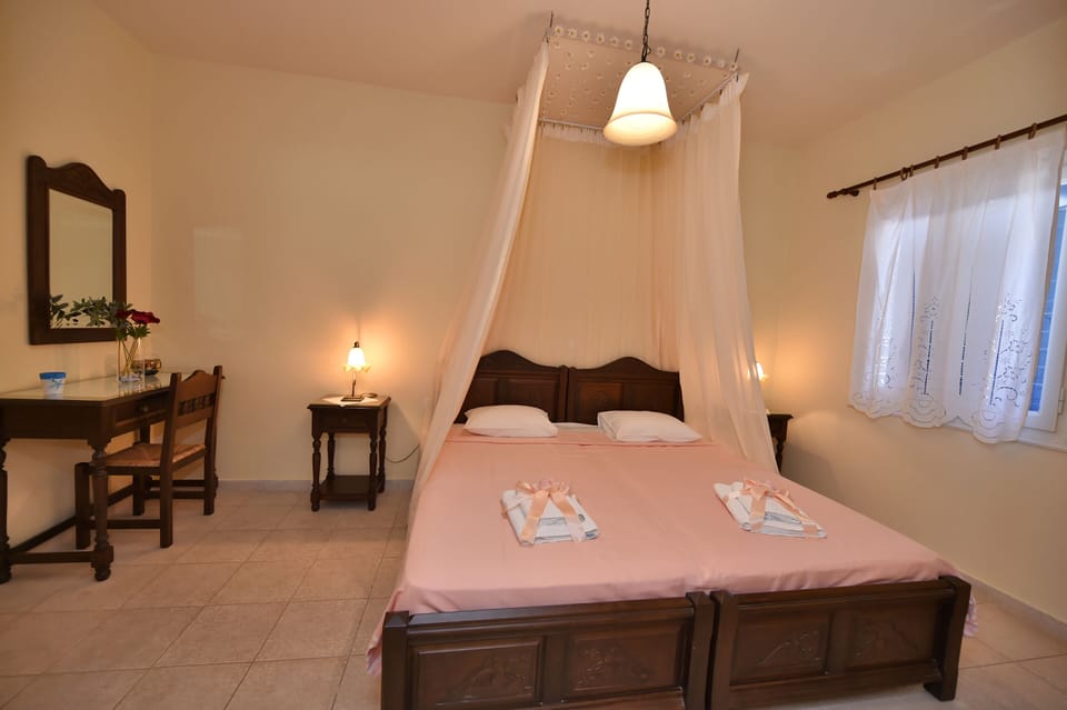 Premier Apartment | Frette Italian sheets, premium bedding, in-room safe