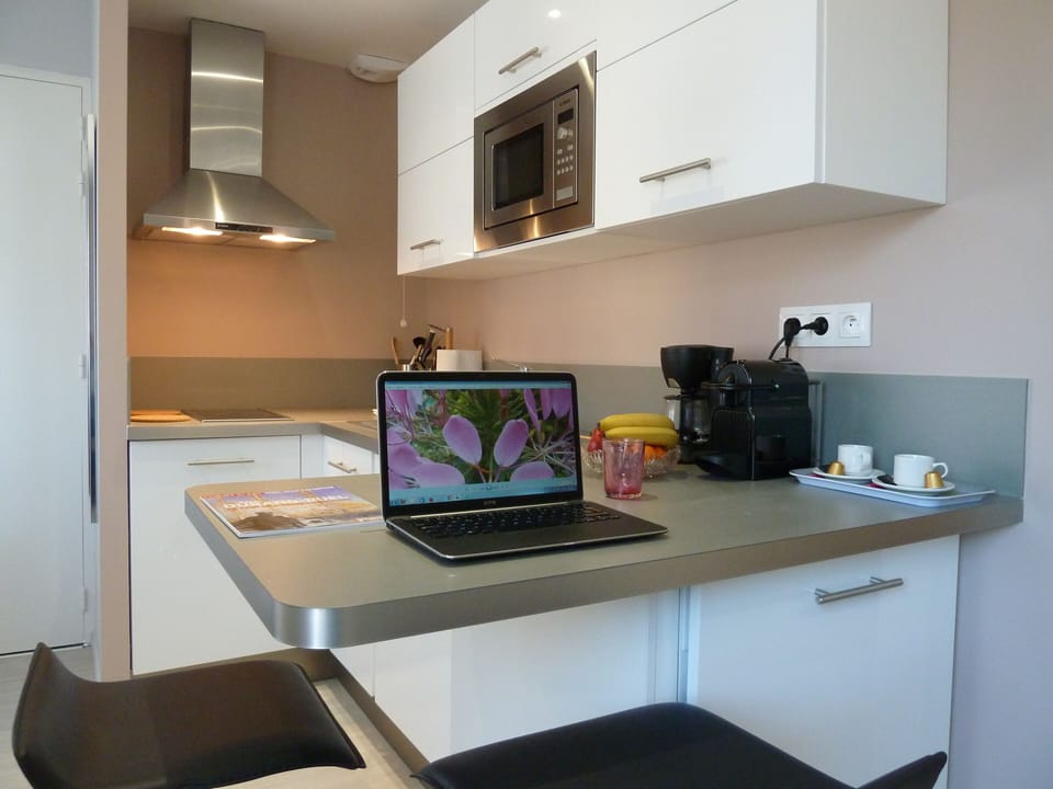 Business Studio, Non Smoking, City View | Premium bedding, pillowtop beds, in-room safe, soundproofing