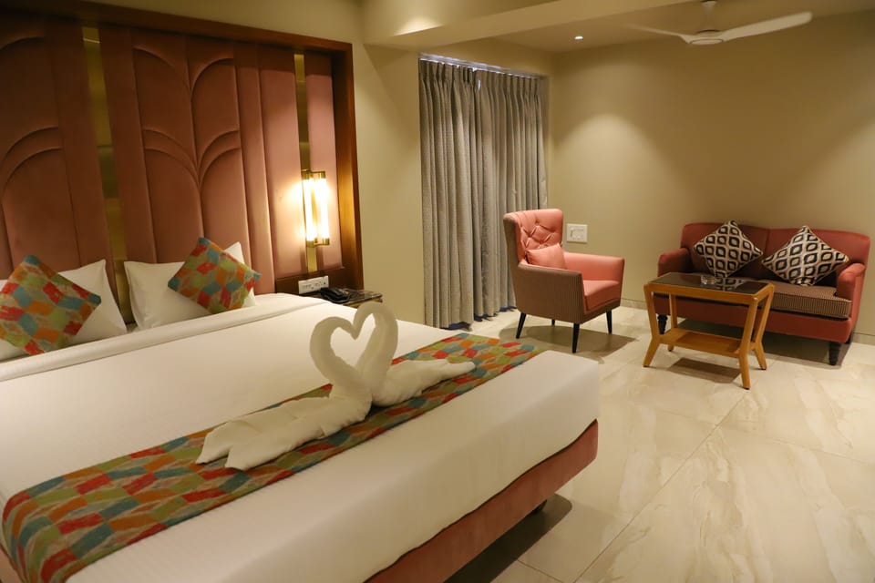 Family Room | 1 bedroom, premium bedding, desk, WiFi (free)