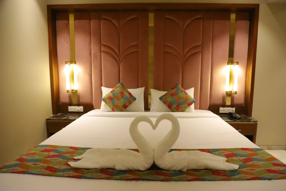 Family Room | 1 bedroom, premium bedding, desk, WiFi (free)
