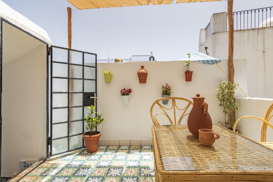 Enjoy a casual breakfast or snack al fresco.