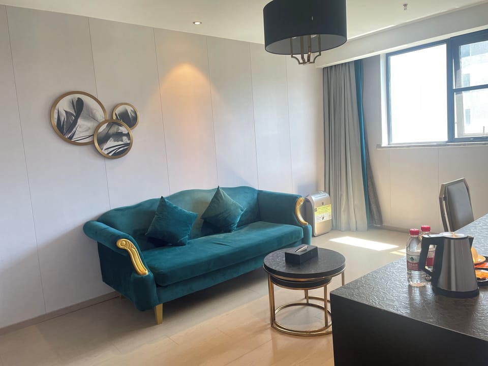 Studio Suite | Premium bedding, down comforters, minibar (free items), desk
