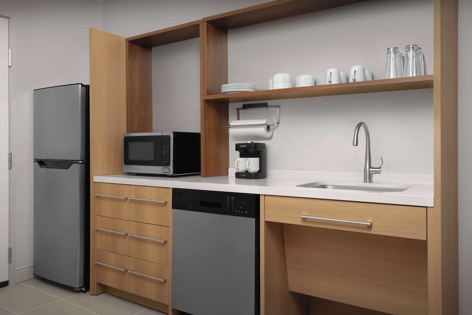Suite, 1 King Bed, Accessible, Bathtub | Private kitchen