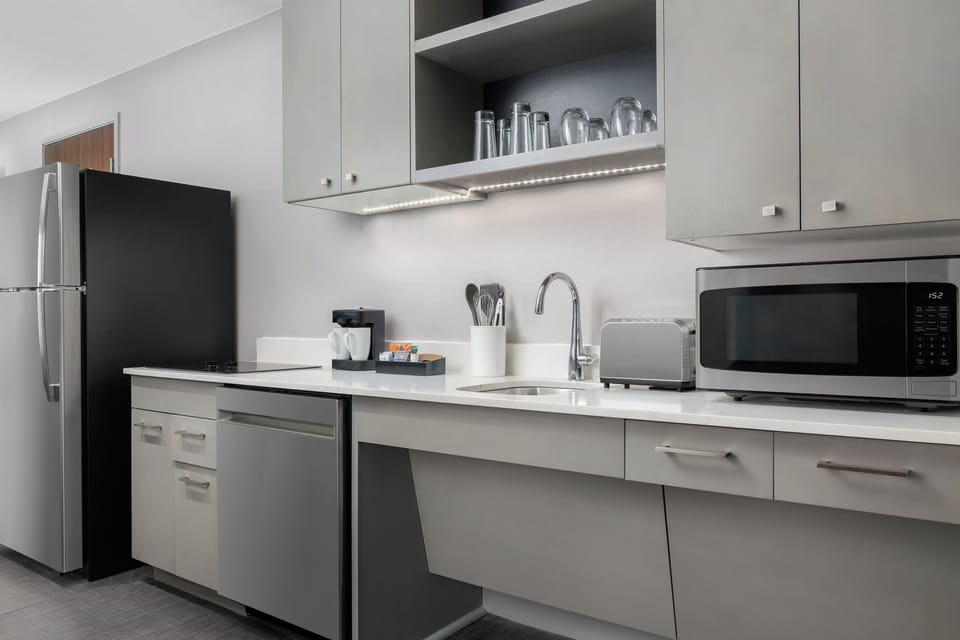 Hypo-allergenic bedding, in-room safe, desk, laptop workspace