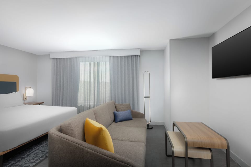 Hypo-allergenic bedding, in-room safe, desk, laptop workspace