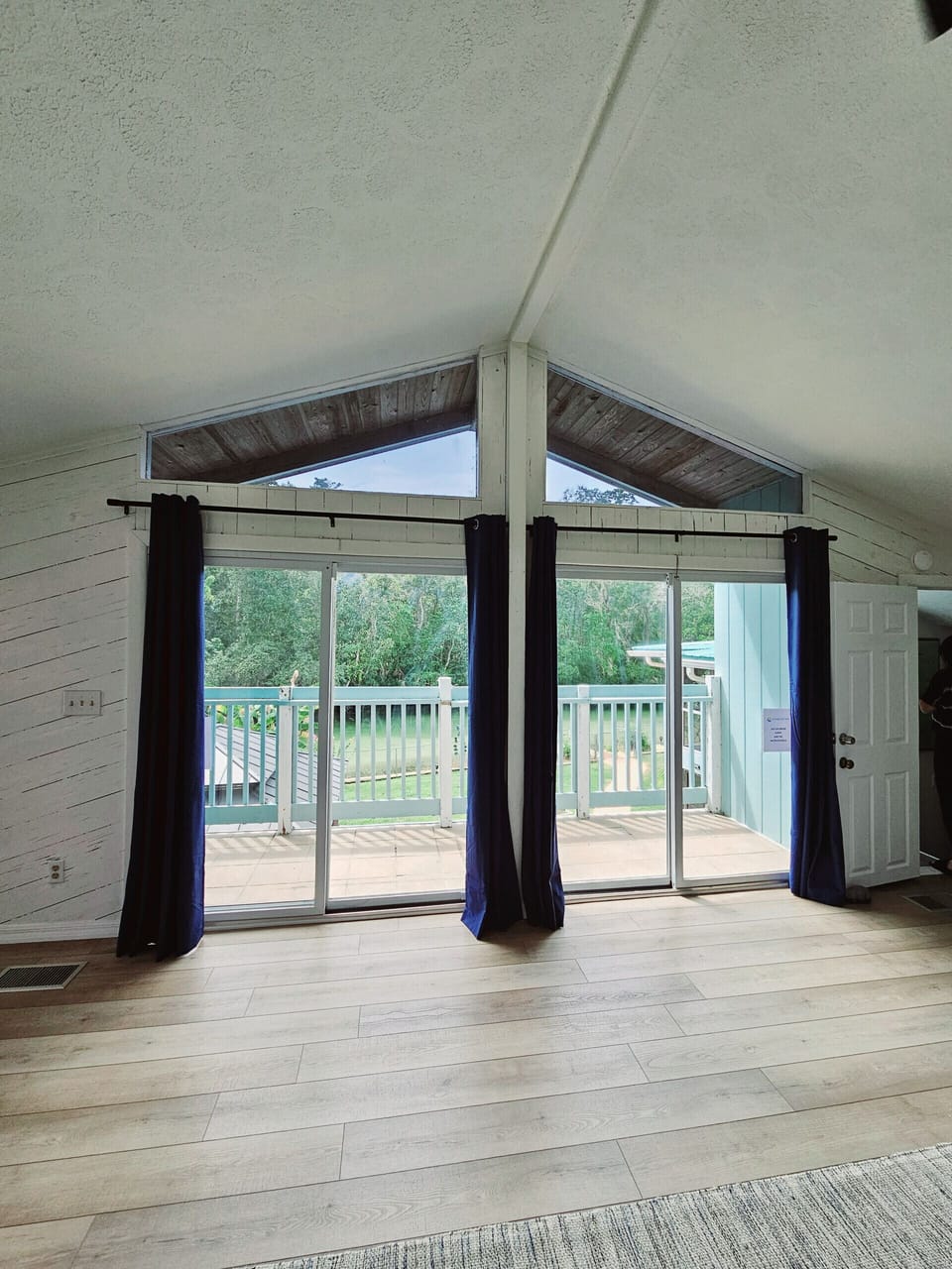 4 bedrooms, bed sheets