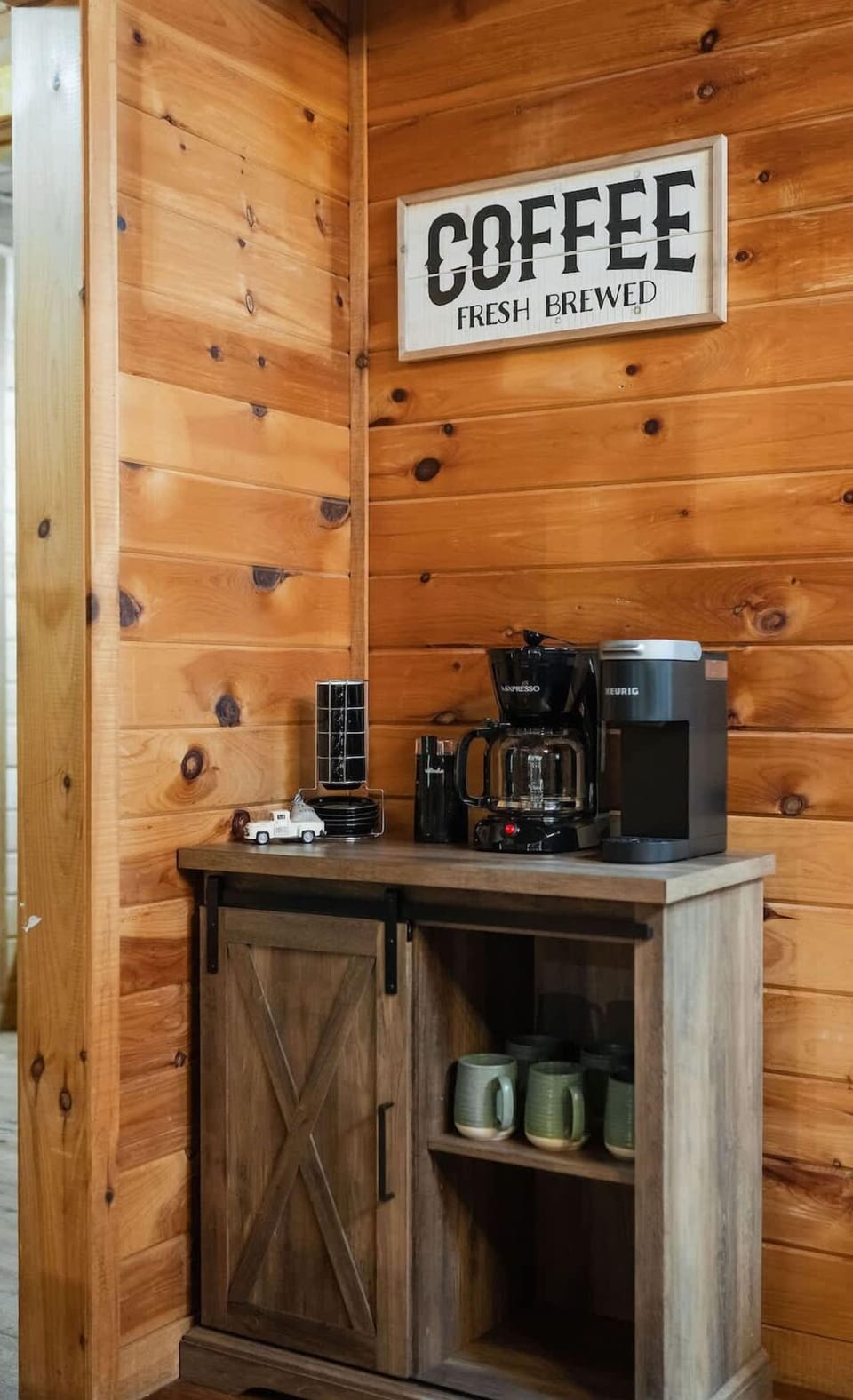 Make yourself a cup of coffee or tea at our dedicated coffee bar! Enjoy complimentary coffee pods, tea bags, creamer and sugar! We also have a coffee grinder if you wish to bring your own beans! 