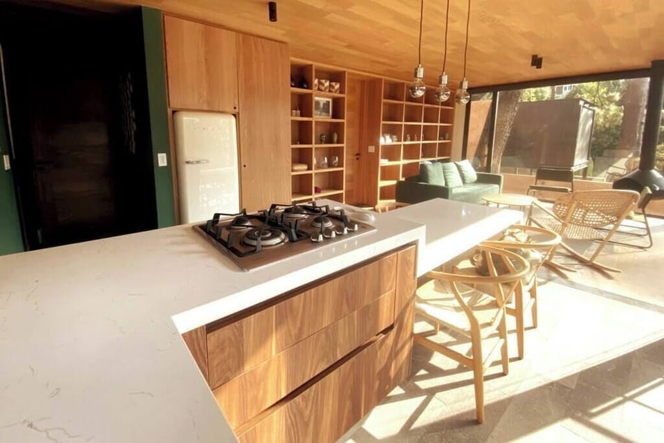 Cocina equipada y desayunador