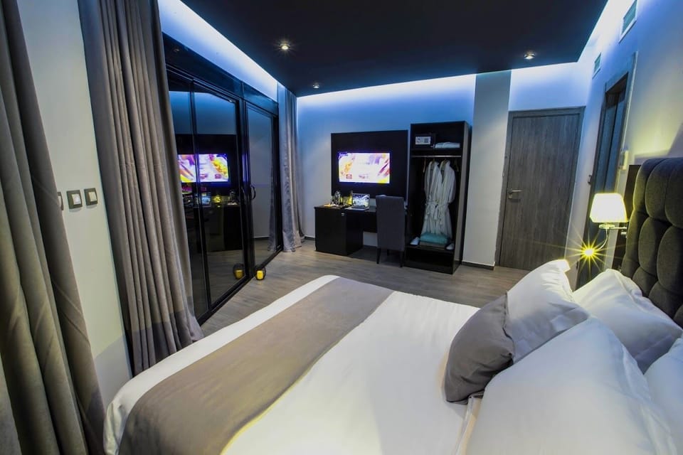 Deluxe Room | Premium bedding, laptop workspace, blackout drapes, WiFi (free)