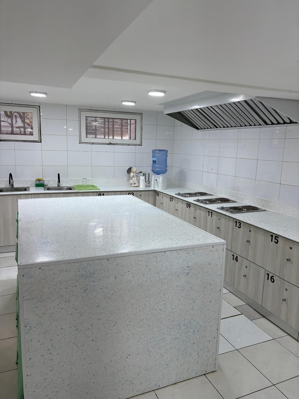 Oven, cookware/dishes/utensils