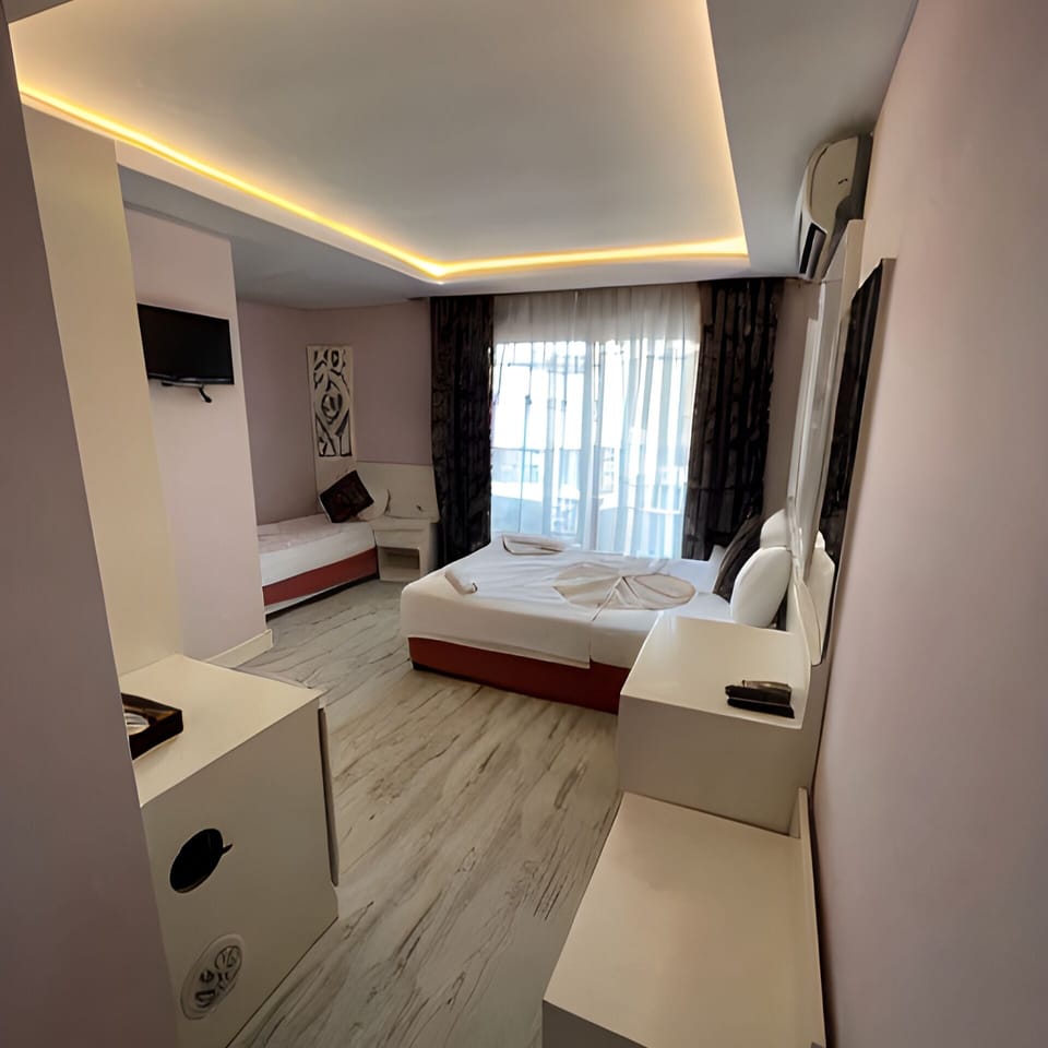 Standard Room | Desk, soundproofing, free WiFi, bed sheets