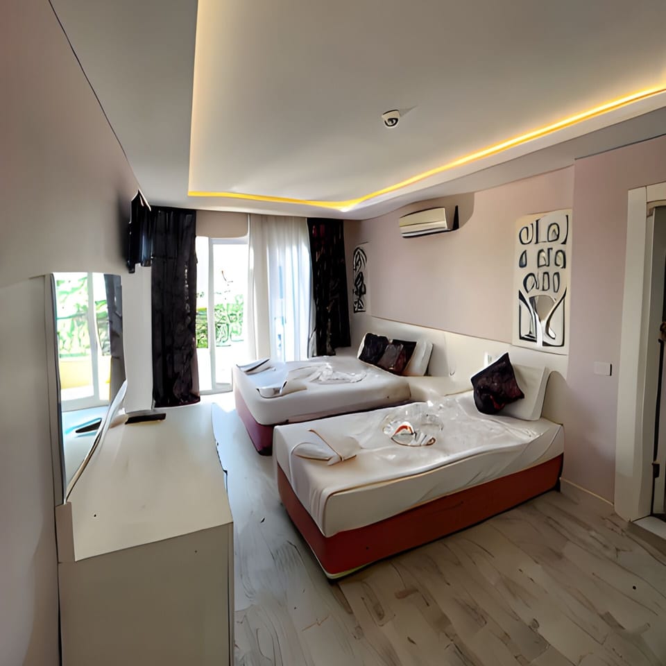 Desk, soundproofing, free WiFi, bed sheets