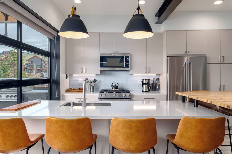 Keep the chefs company at the breakfast bar!