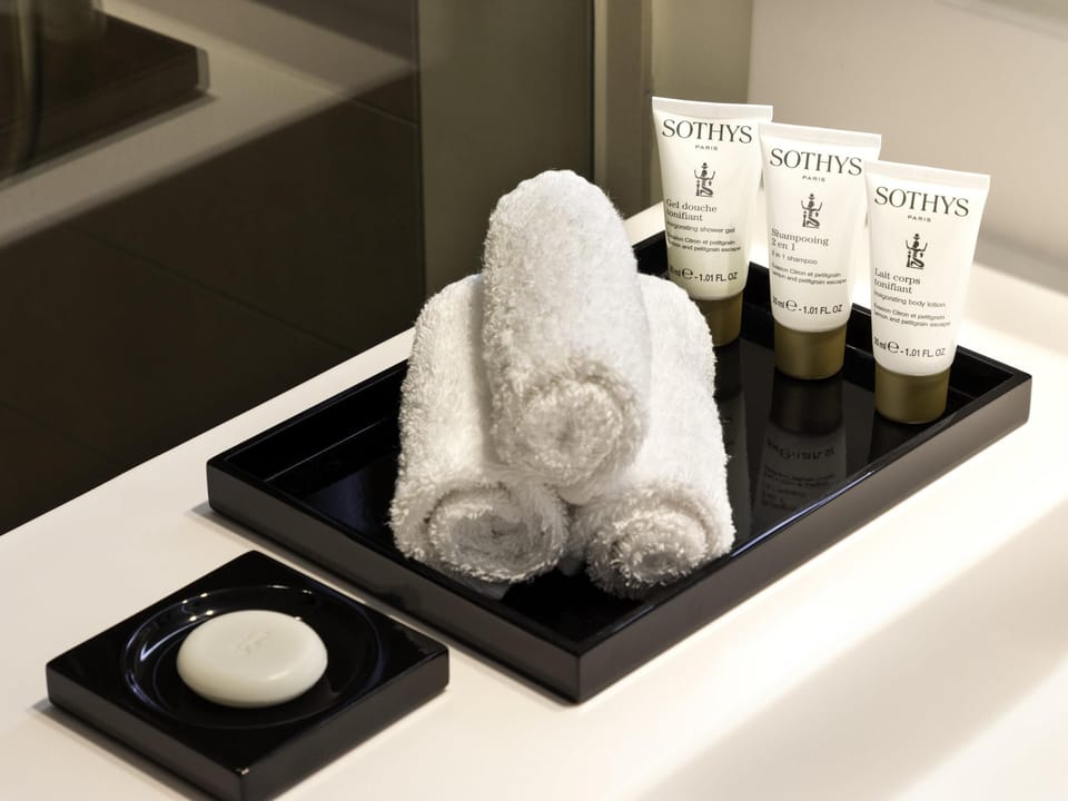 Hypo-allergenic bedding, in-room safe, desk, blackout drapes