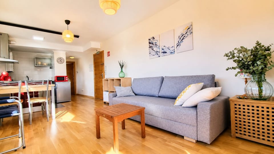 Communal lounge/ TV room,Kitchen or kitchenette,Living room,Dining area