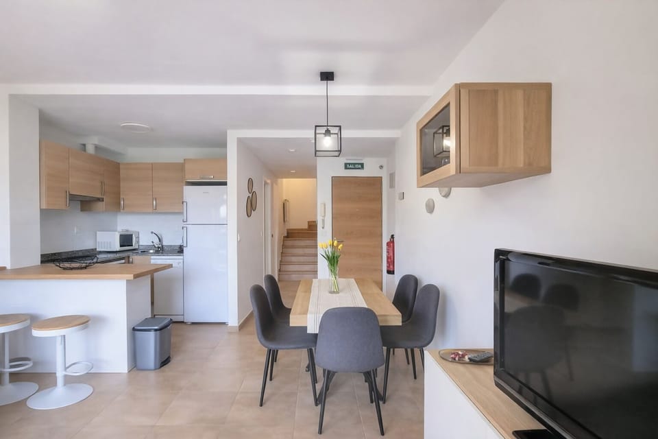 Communal lounge/ TV room,Kitchen or kitchenette,Dining area