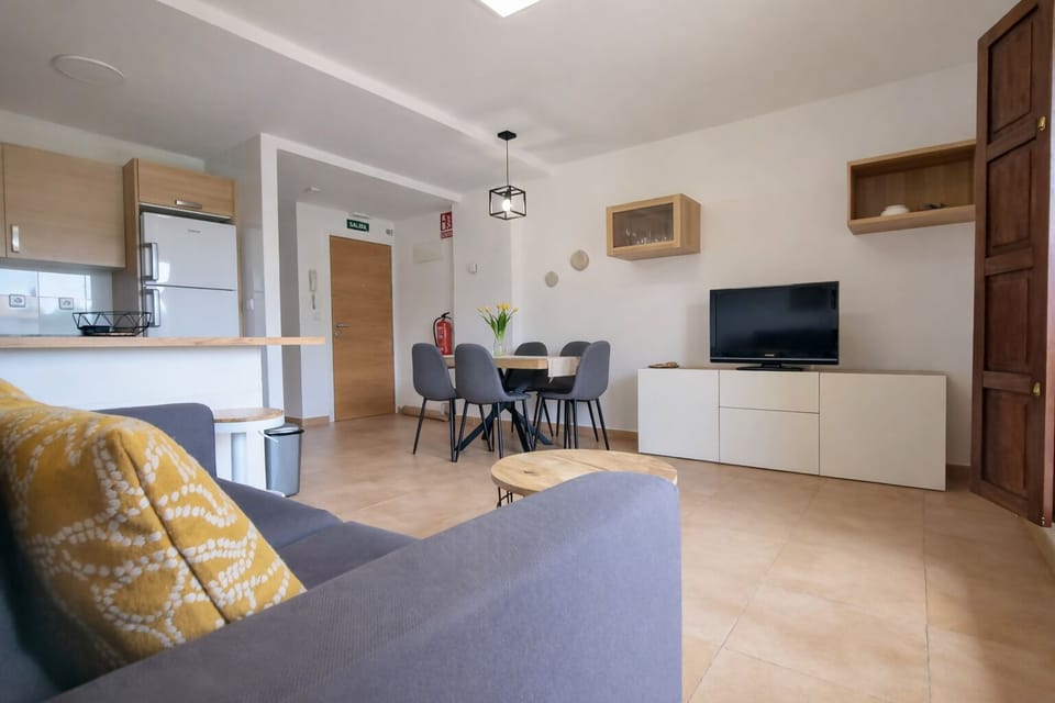 Communal lounge/ TV room,Kitchen or kitchenette,Living room