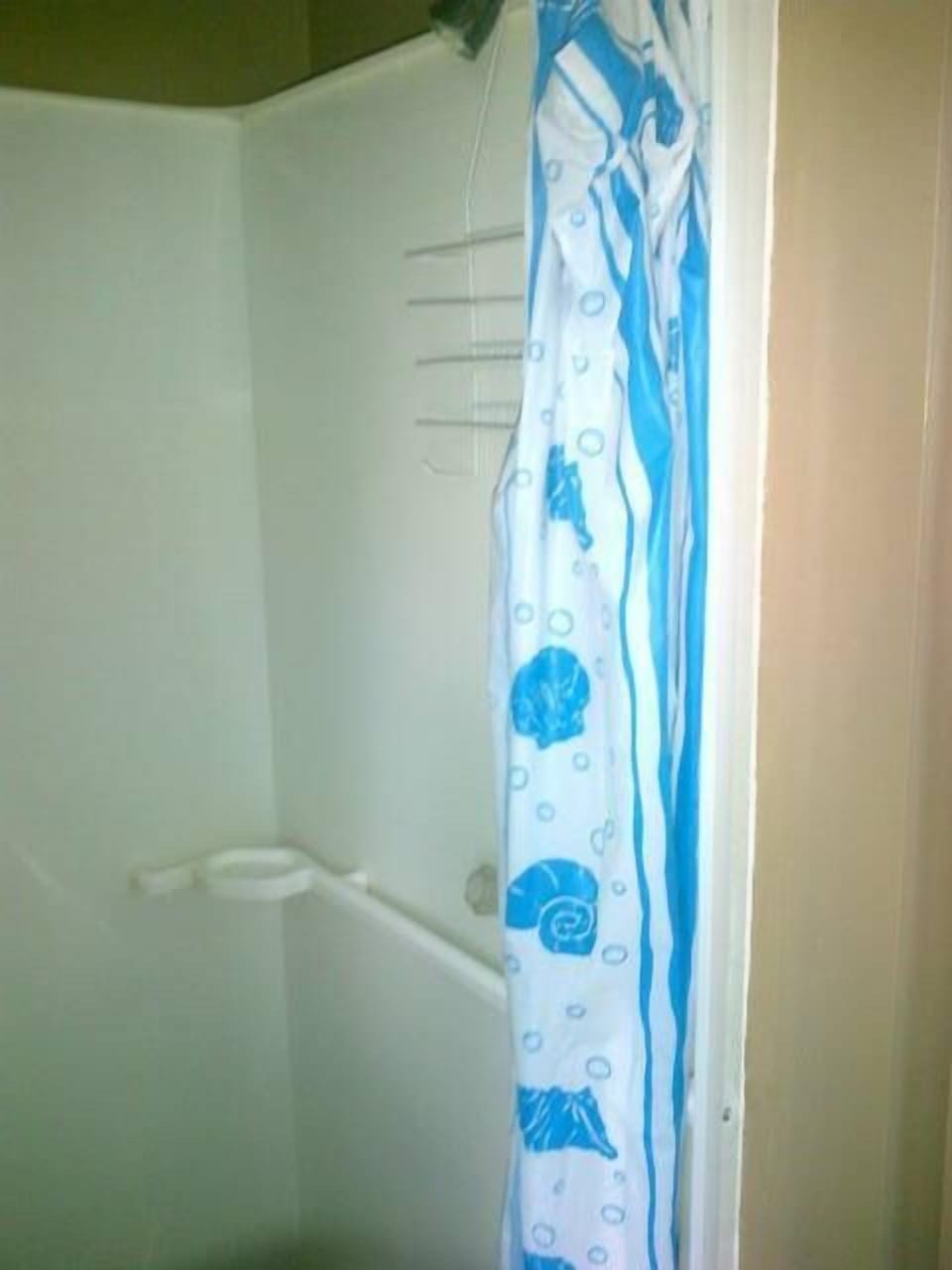 Comfort Room, 1 Double Bed | Bathroom | Shower, hair dryer (on request), towels