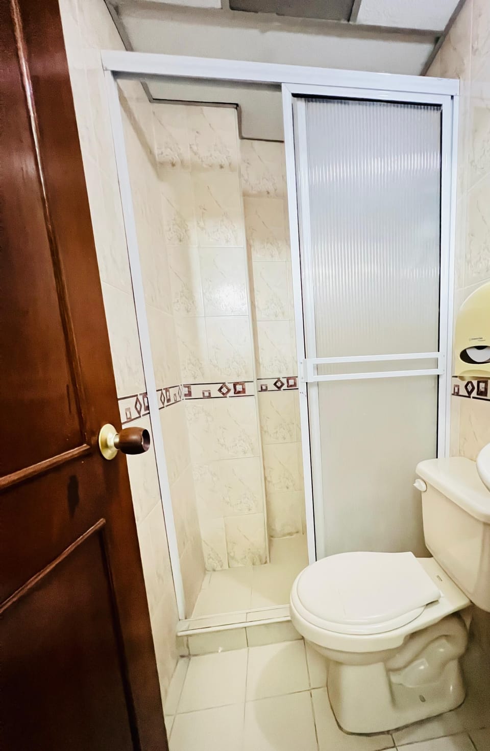Family Room | Bathroom | Shower, rainfall showerhead, towels, soap