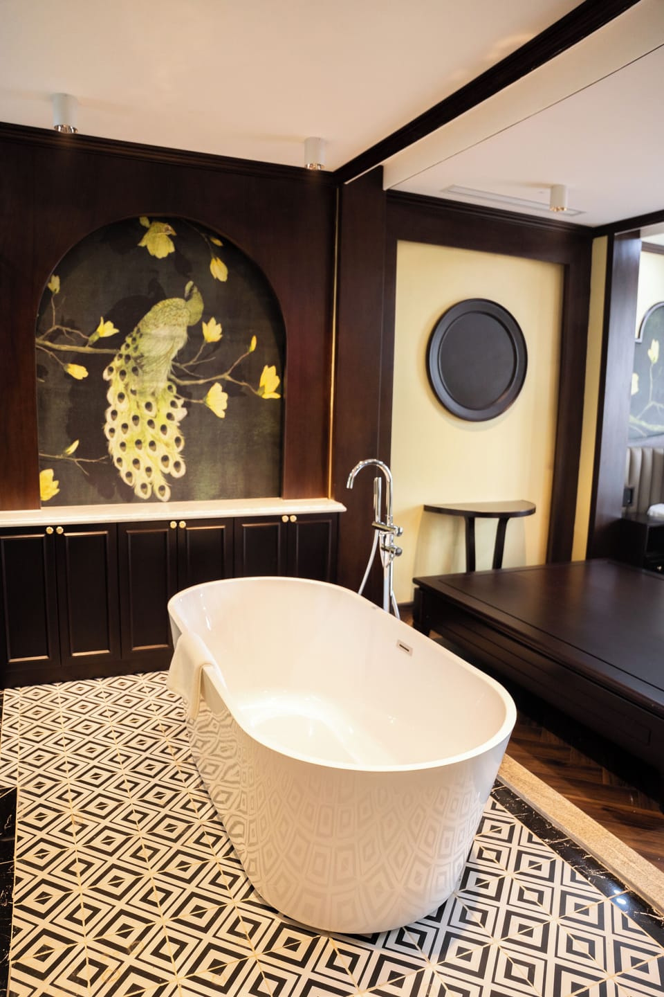 Suite, Lake View | Bathroom | Slippers