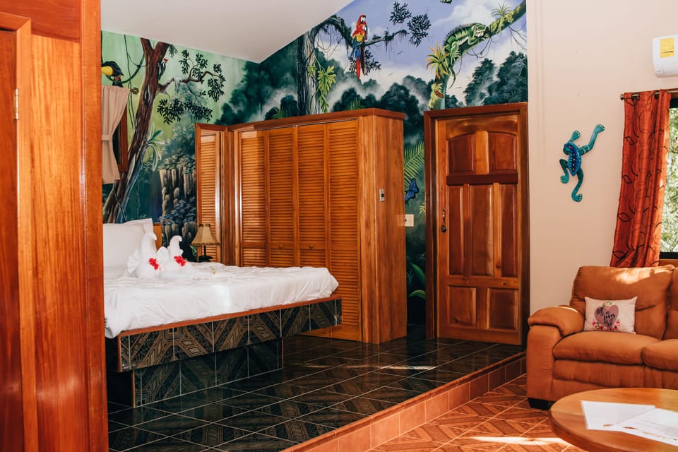 Mariposa Deluxe Executive Suite | Premium bedding, in-room safe, laptop workspace, WiFi (free)