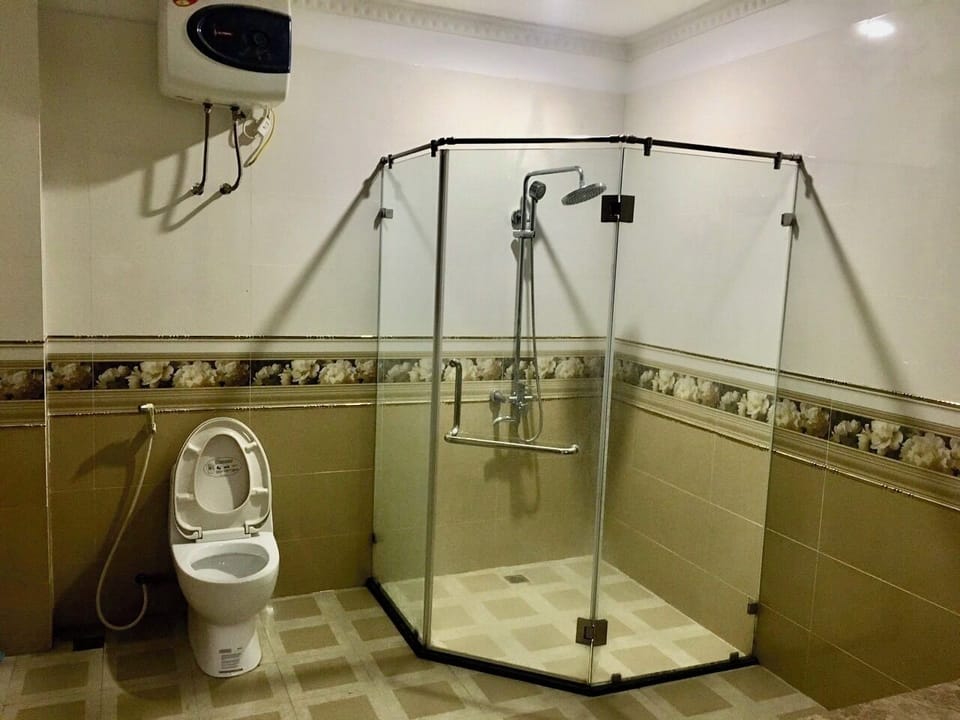 Standard Double Room | Bathroom