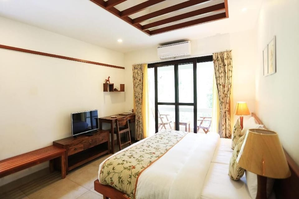 Exclusive Room | Individually decorated, individually furnished, desk, bed sheets