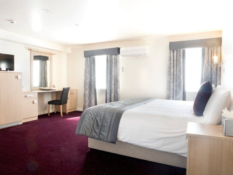 Classic Double Room | Desk, free WiFi, bed sheets