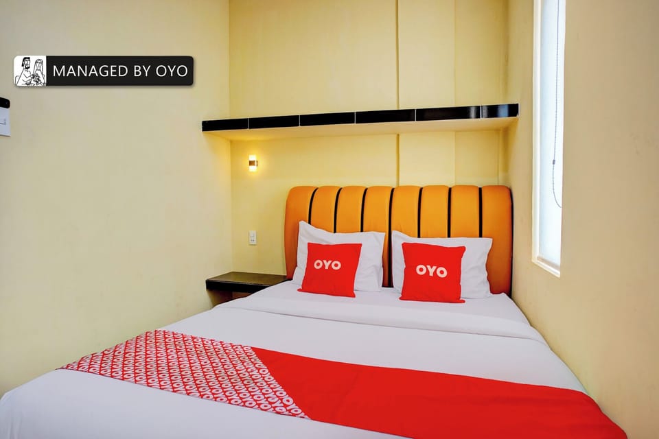 Deluxe Double Room | Desk, WiFi (free), bed sheets