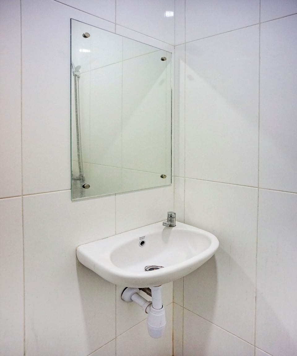 Deluxe Double Room | Bathroom | Towels, soap, shampoo, toilet paper