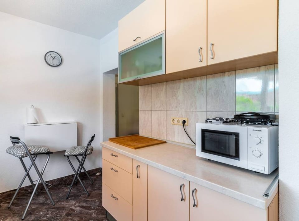 House (Six Bedroom Holiday Home) | Private kitchen | Fridge