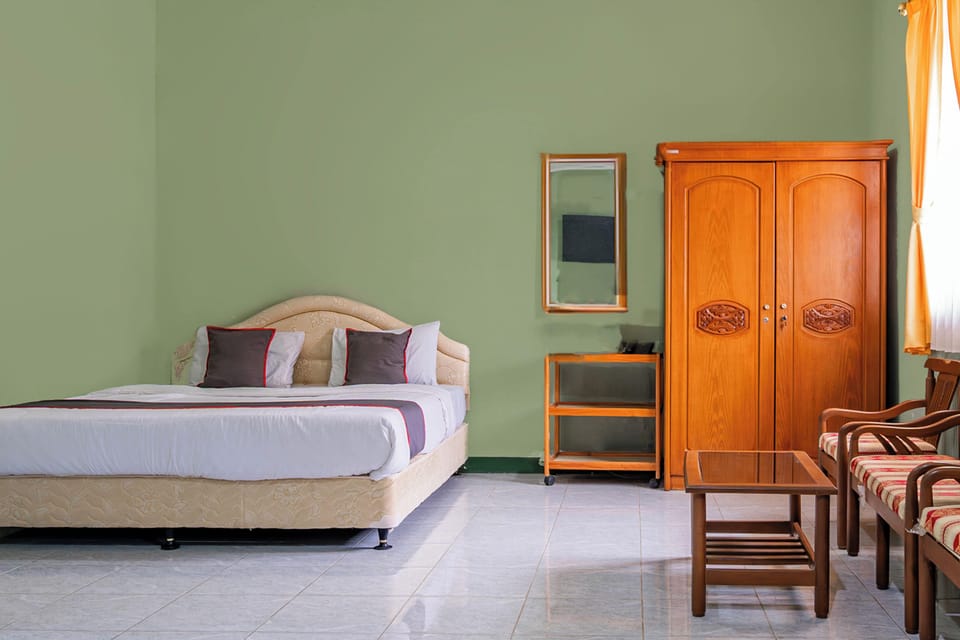 Deluxe Suite | Desk, WiFi (free), bed sheets