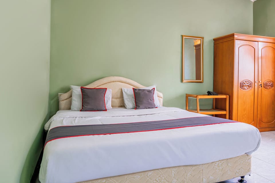 Deluxe Suite | Desk, WiFi (free), bed sheets