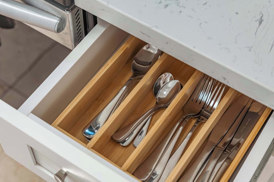 Utensils available in the kitchen