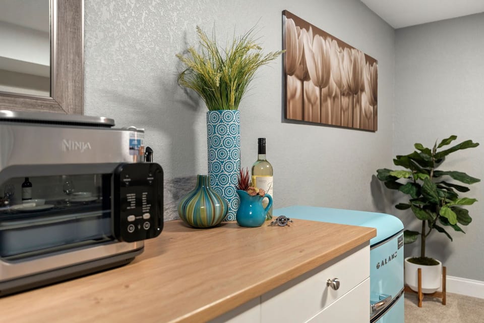 Apartment, 2 Queen Beds, Patio, Garden View (321 N. Meldrum) | Interior