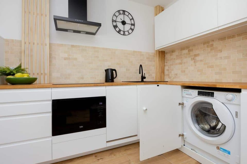 Modern, fully equipped kitchenette. 